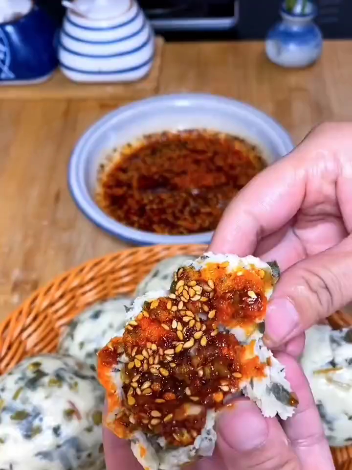 你们有人吃过马扎菜馍么?喜欢吃烙的还是蒸的,蘸个蒜汁太好吃了