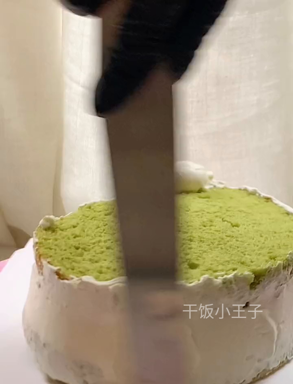 这蛋糕原来是给男生的,太逗了!