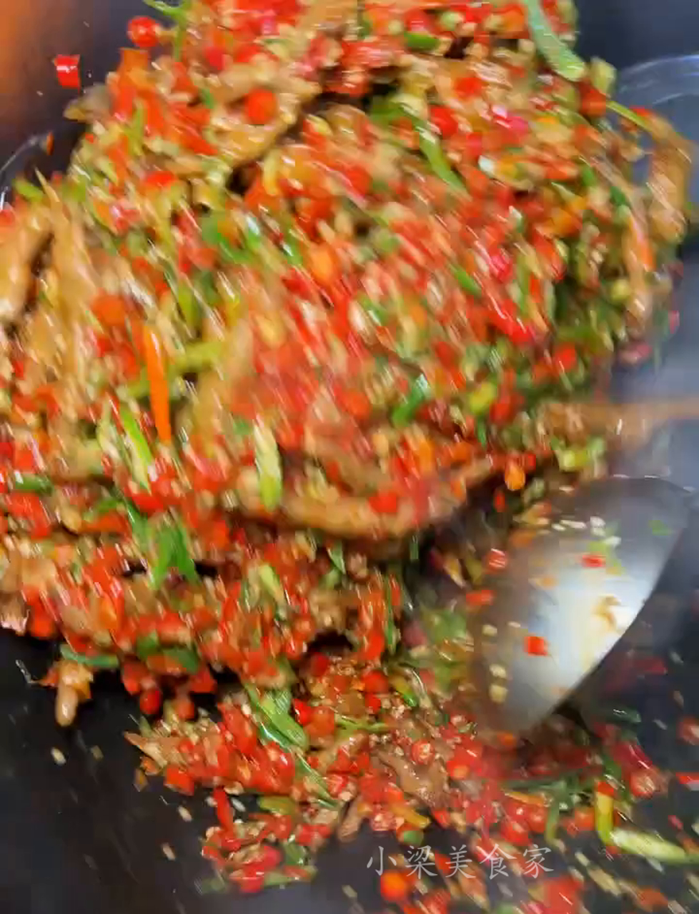 武汉街坊楼下的微辣炒鸡脚,超级下饭!