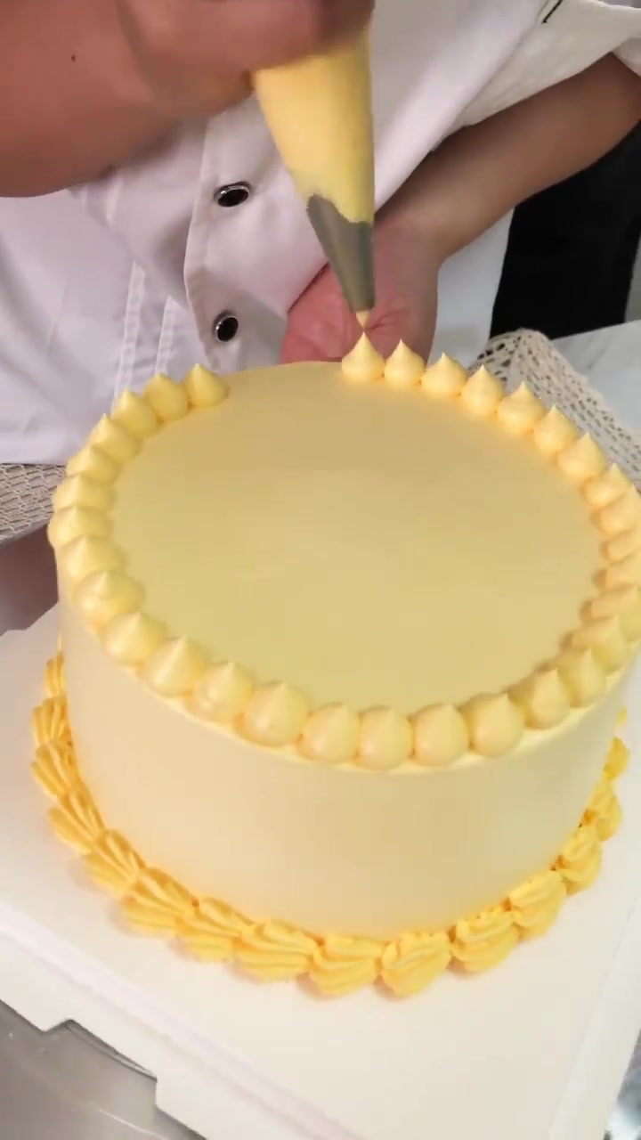 小朋友的宠物兔子生日,非让我给她的小兔子做一个生日蛋糕