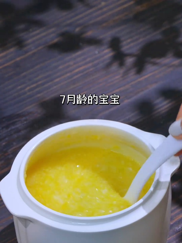 南瓜小米粥营养好消化,搭配胚芽米一起煮,香甜软糯易消化