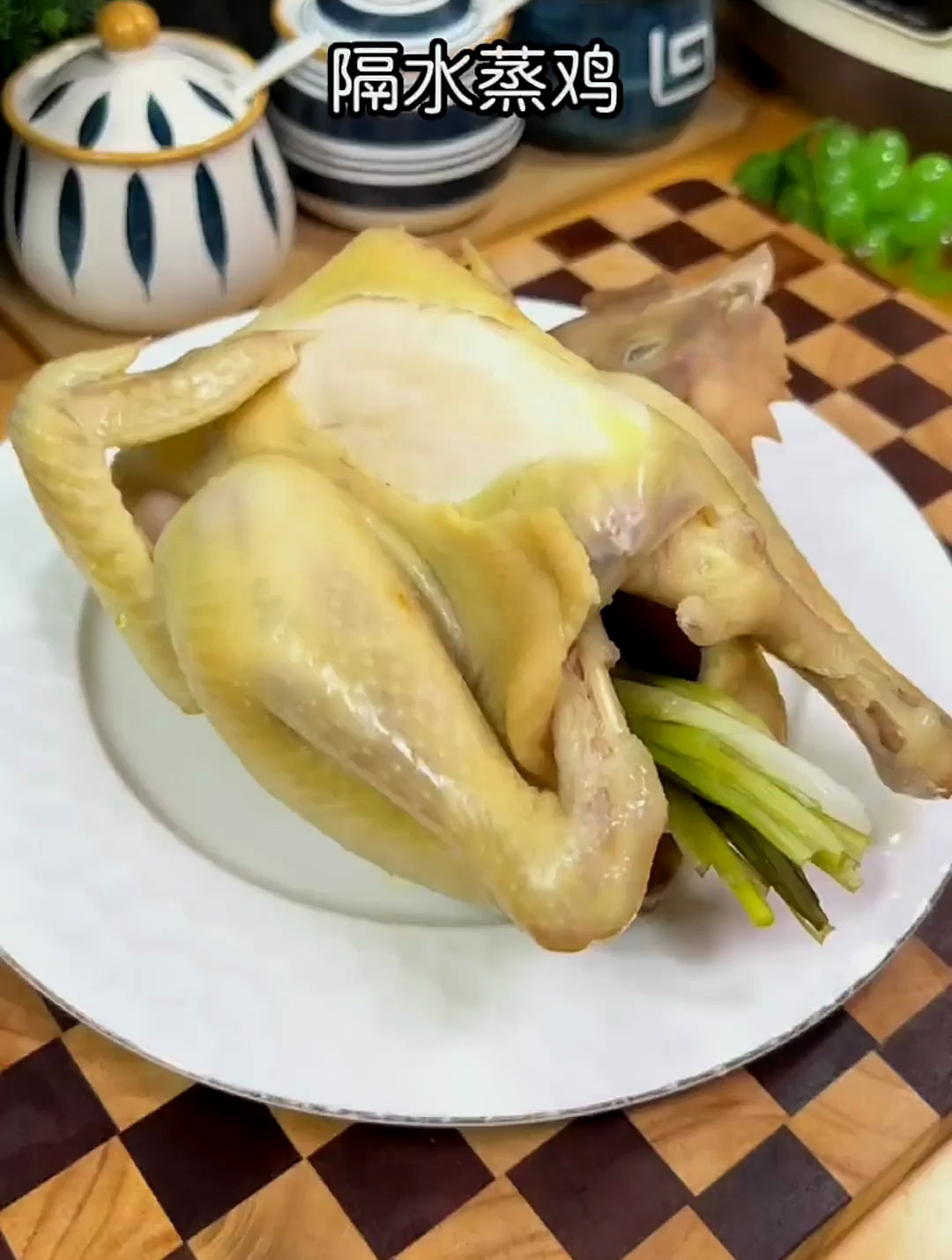 广东茂名特色传统名菜,隔水蒸鸡,原汁原味,鲜嫩滑口