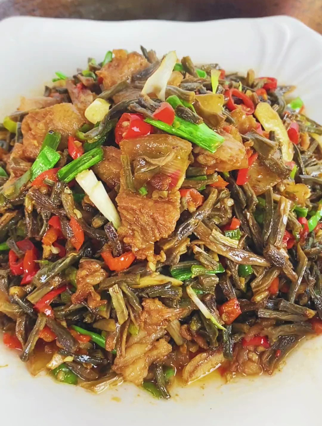分享干豆角炒肉,这种干菜加点五花肉一起炒真的非常的好吃下饭