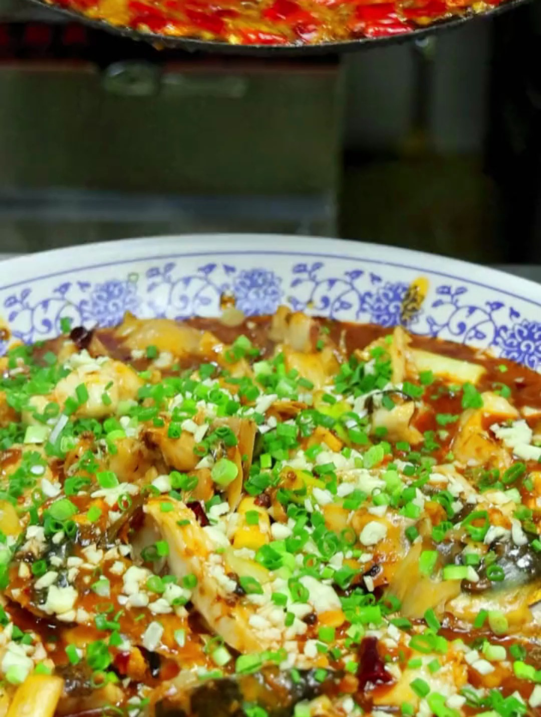 尖椒鸡尖椒兔大家都吃过,今天做一道肉质更嫩的尖椒鱼,麻辣鲜香