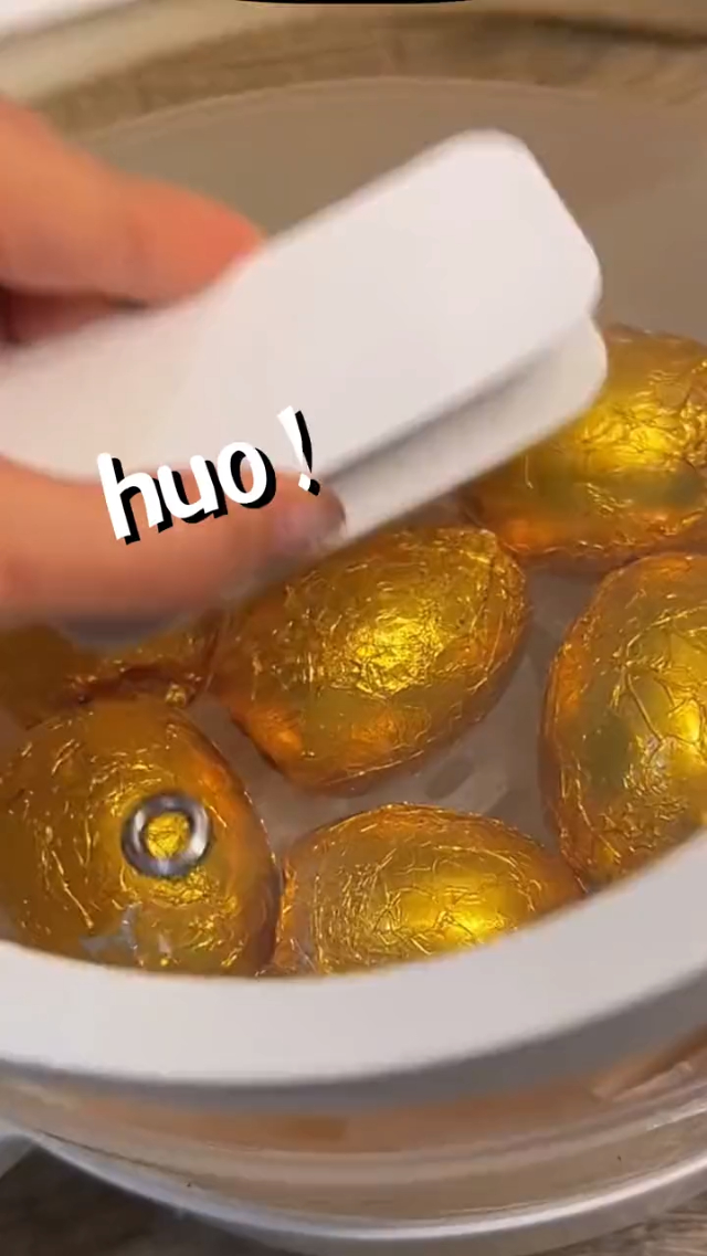 有糯米的香绵,又流着澄黄的咸鸭蛋油,不知道你们吃过没有糯米鸭蛋