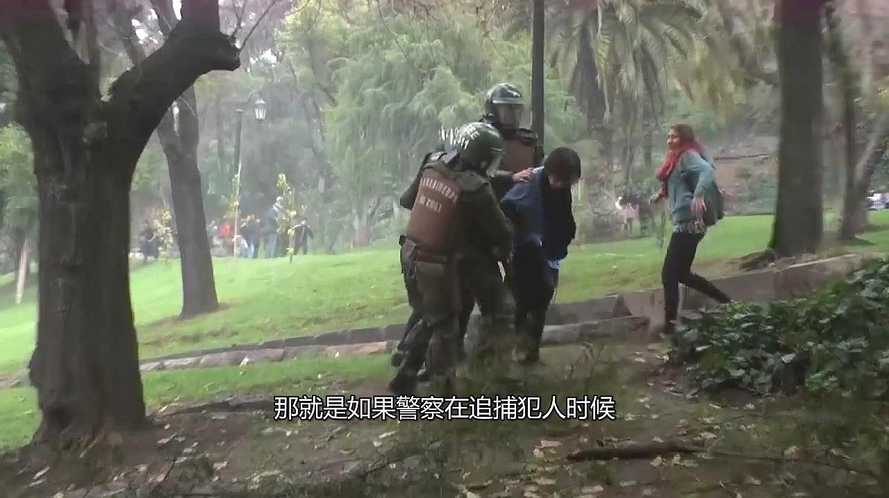 [图]警察在追捕犯人时,犯人越过国境线还能开枪吗?看看后果有多严重