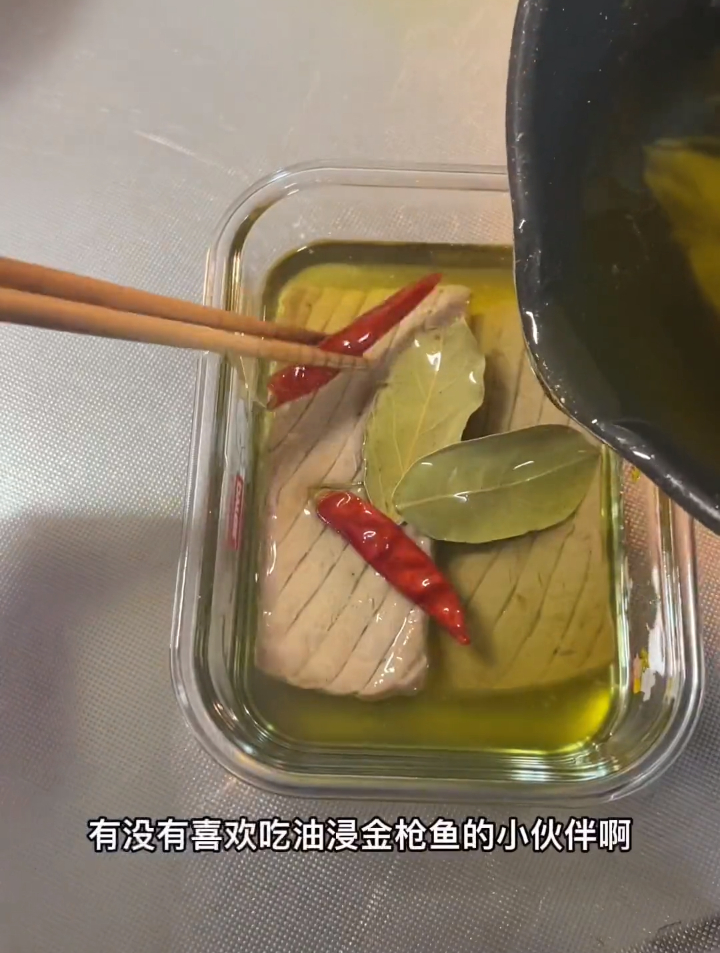 每次去吃寿司的时候金枪鱼罐头的寿司都是必点的