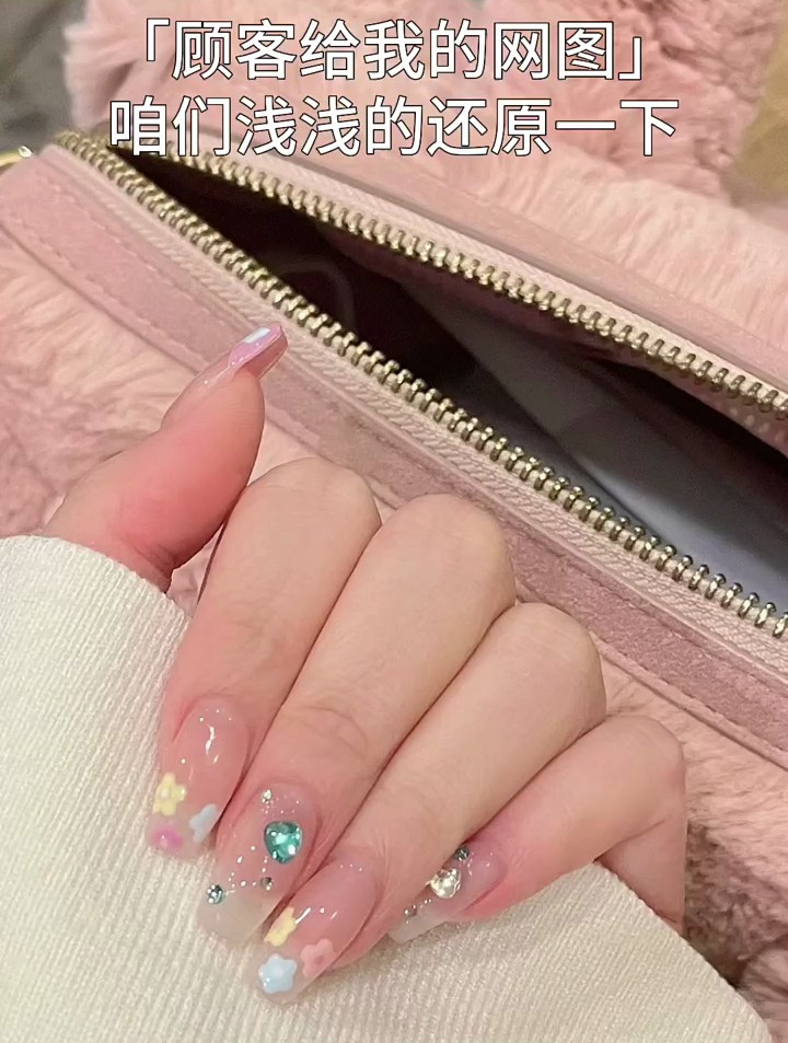 小花宝石泫雅风美甲,浅浅地还原一下!