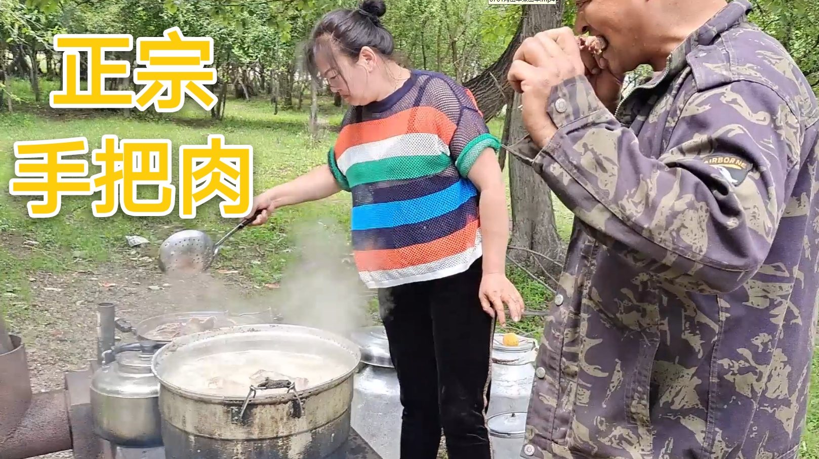 草原现宰羊肉多新鲜?清水煮手把肉血肉肠,大口吃肉看着就过瘾!
