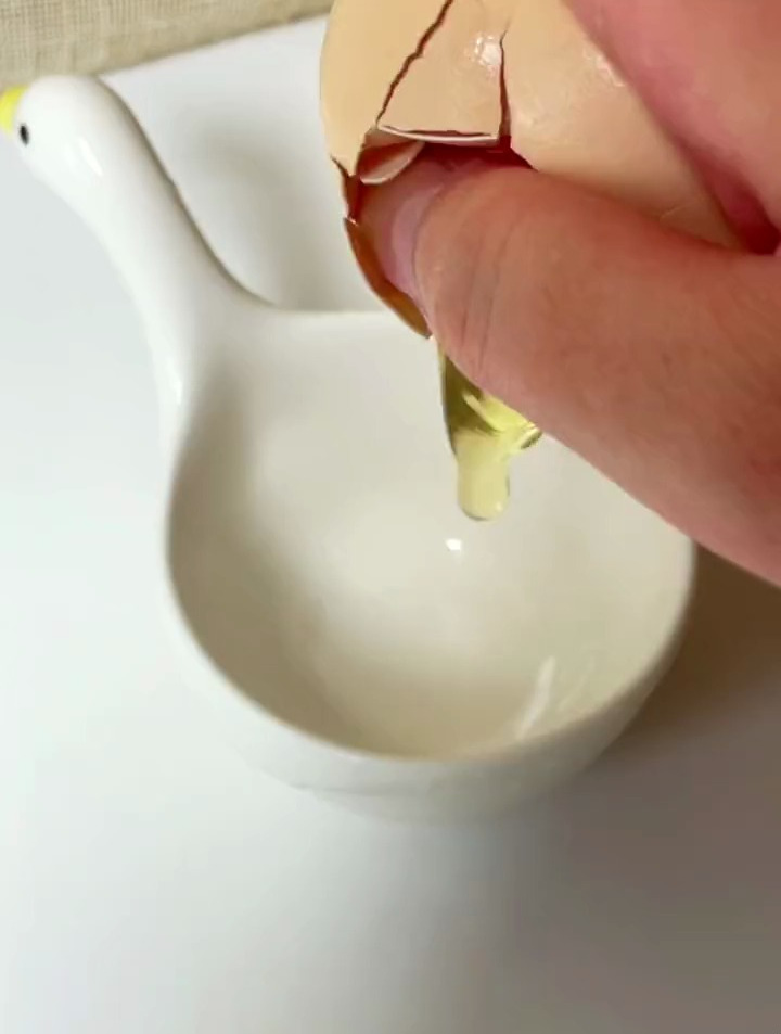 博士团队养殖海兰灰鸡的55g营养蛋,蛋白q弹,蛋黄颜色更浓郁