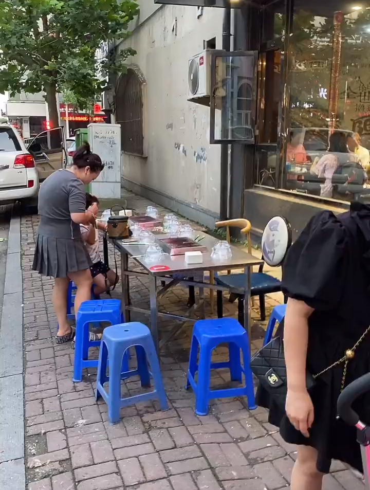 烧烤店的臭豆腐~