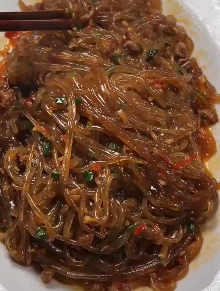 肉末粉条又叫“蚂蚁上树”,真的很好吃呢