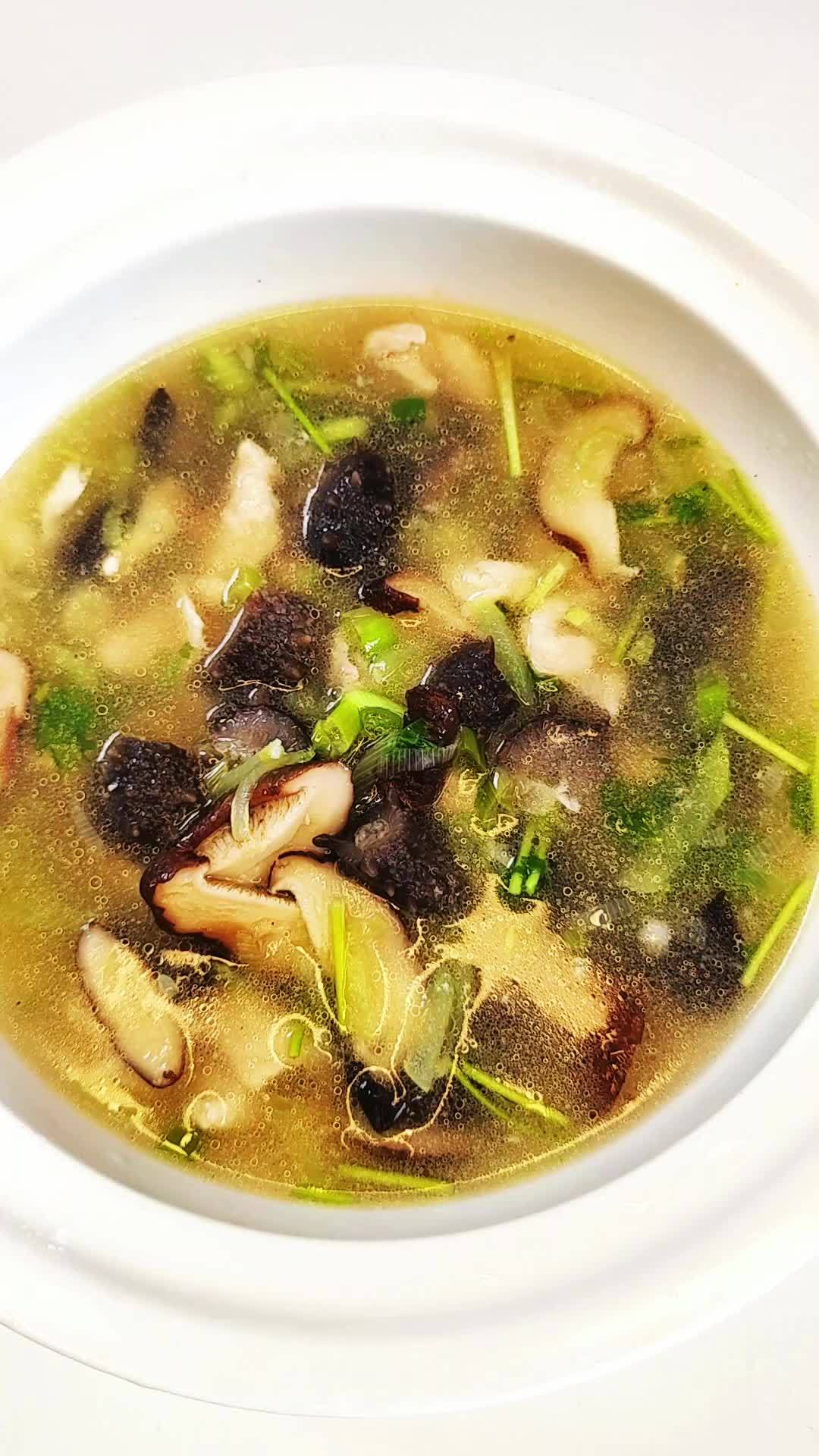 平日吃大鱼大肉吃腻了的朋友试试海参鸡肉汤