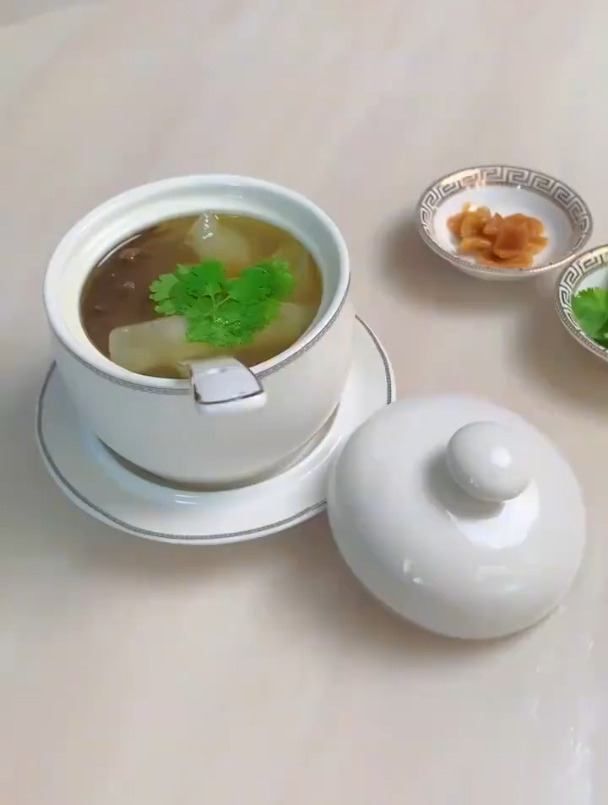 心里有光 慢食三餐 海参鱼胶汤 粤菜 养生 为你煲汤 美食教程