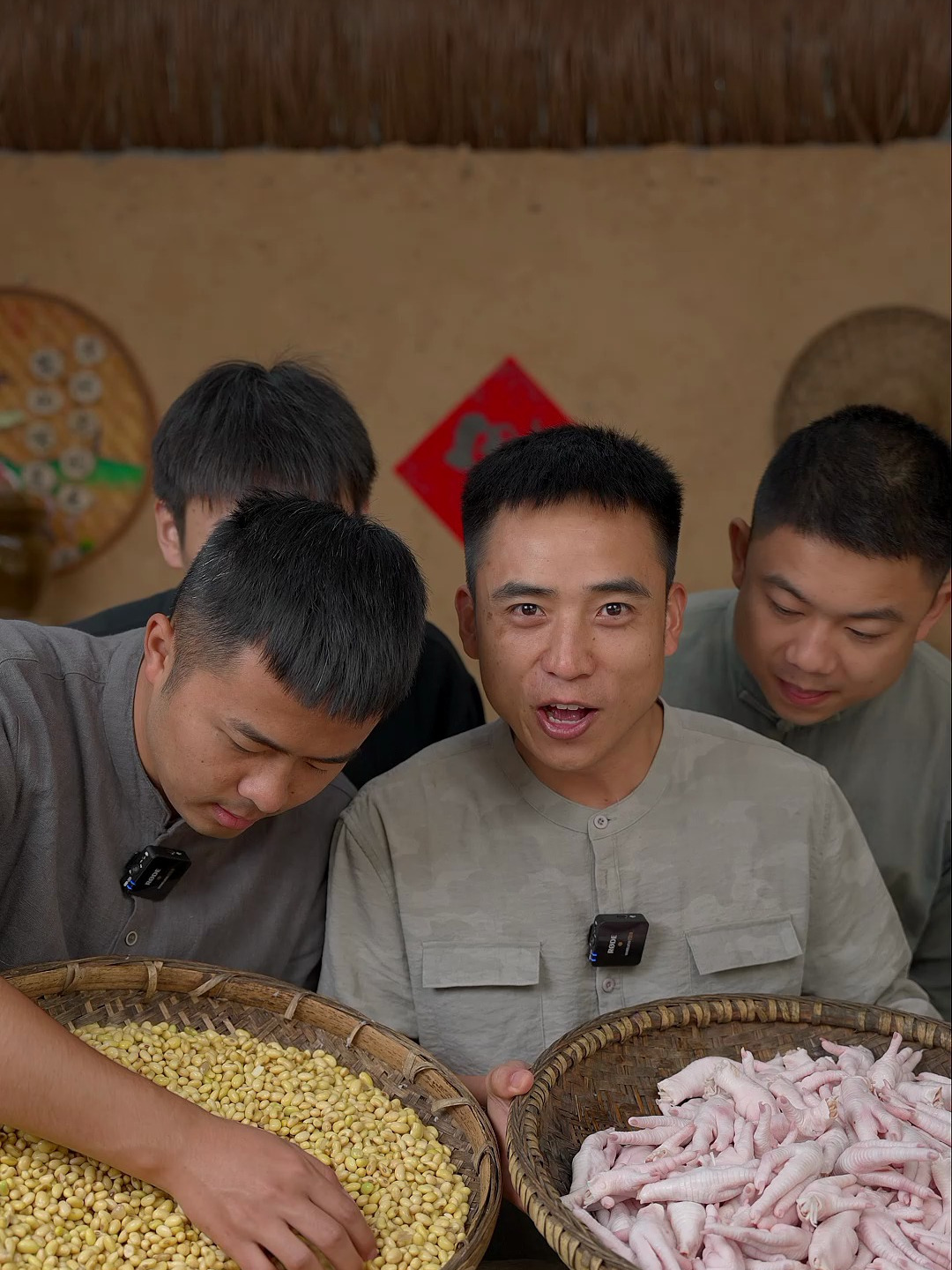 欢迎蹭饭,天气冷了用黄豆焖一锅鸡爪软烂脱骨,几个吃得津津有味