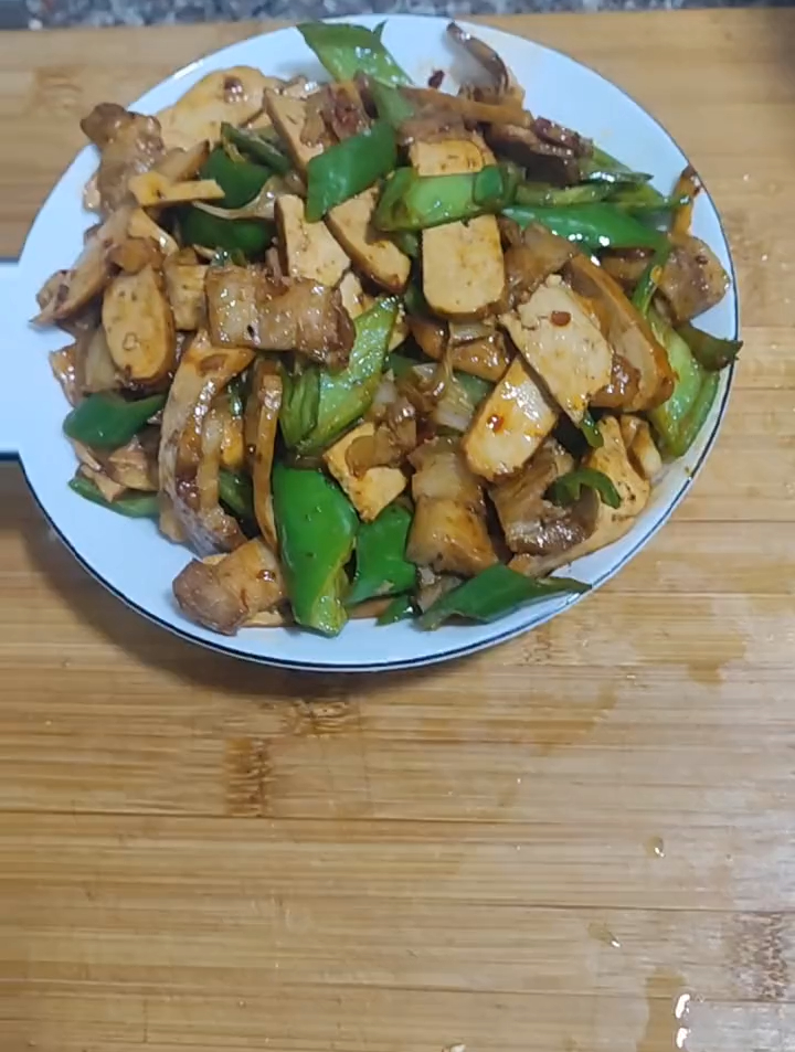青椒香干回锅肉,简单好做还下饭,快来一起做吧!