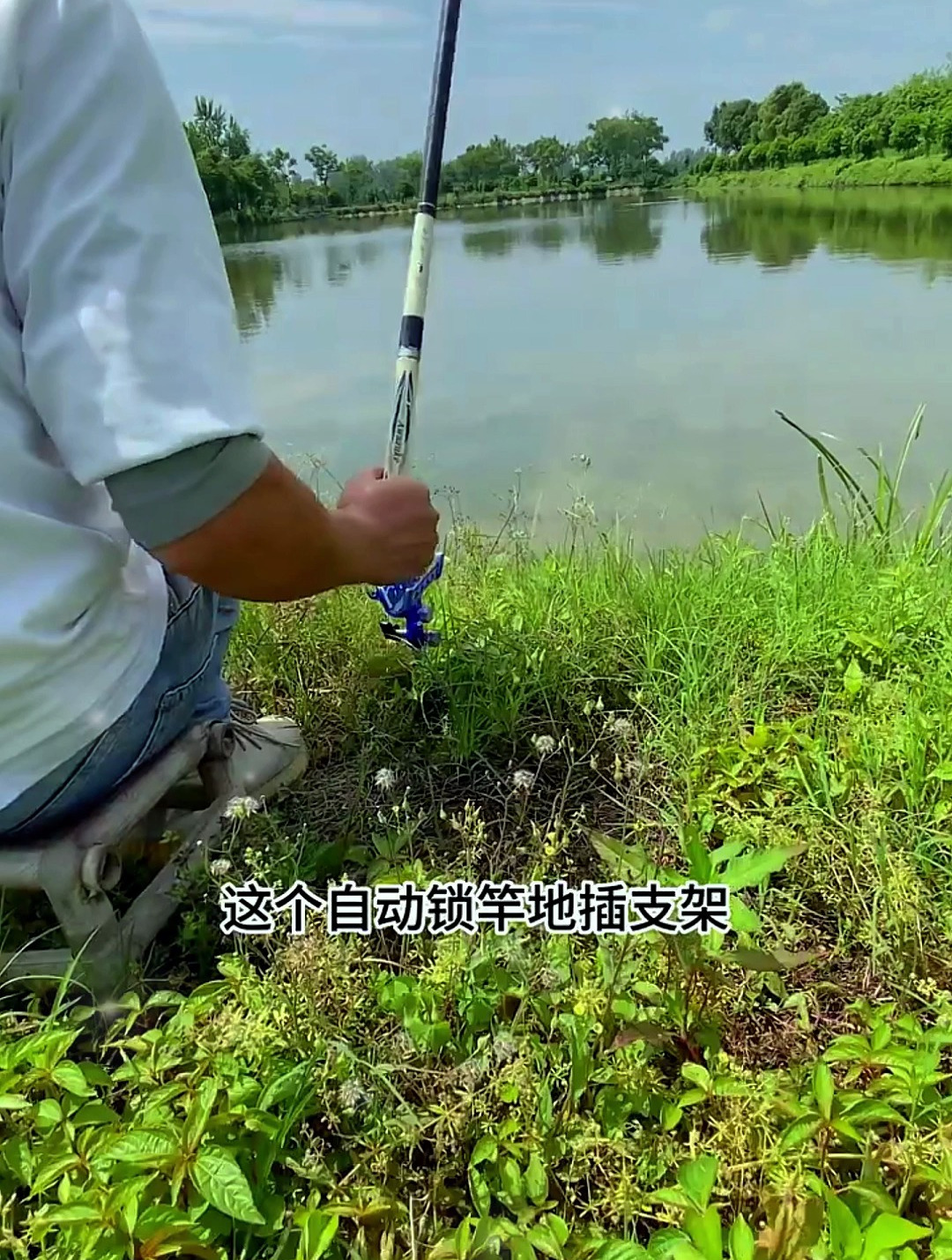 钓鱼支架使用技巧,这样把鱼竿锁起来,上大鱼防止脱竿!