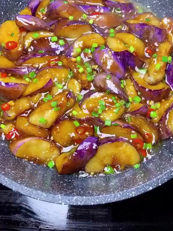 红烧茄子家常小菜做法,蒜香味茄子,味道真不错