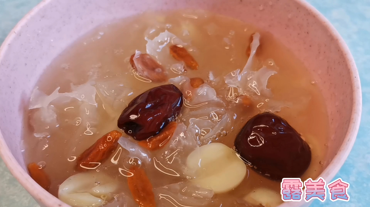 红 枣银耳莲子汤