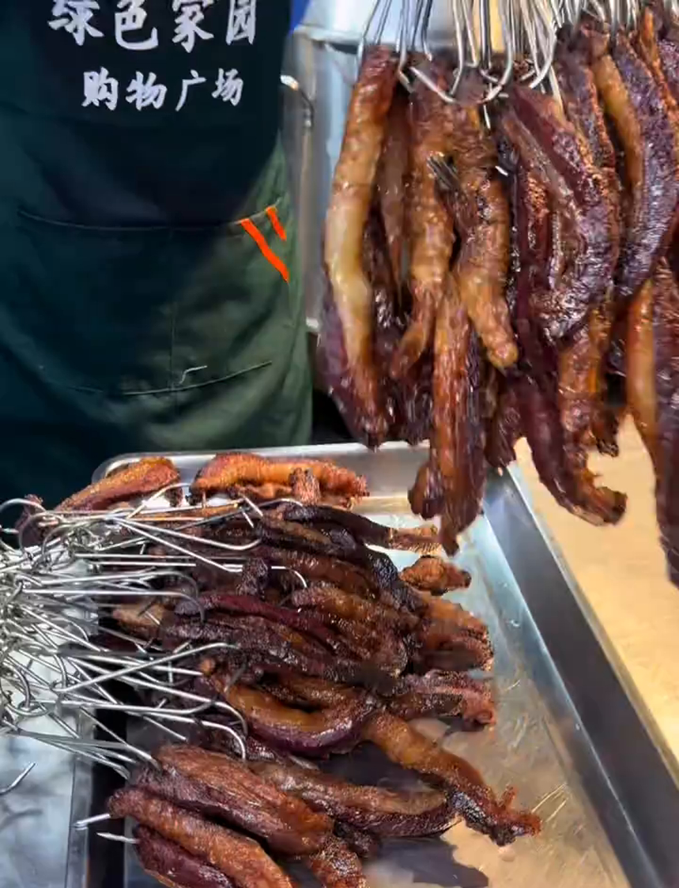 大半夜看到这油滋滋的牛胸口肉,谁能不流口水?