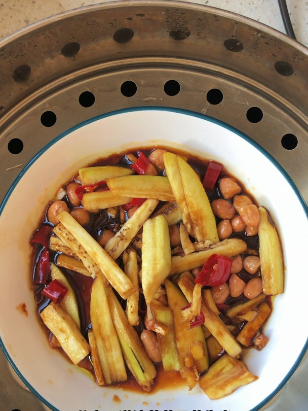 清蒸茄子的家常做法,分享一道清蒸茄子花生米