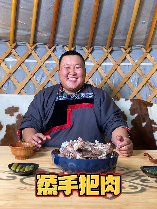 今天把羊肉蒸着吃,你们看看我做的香不香!
