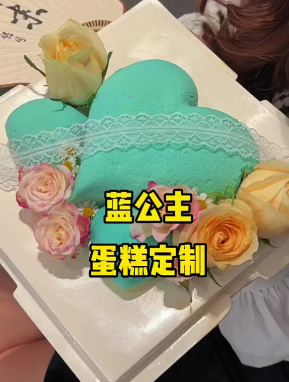 高颜值的蓝公主蛋糕相信没有女孩子不喜欢哦!