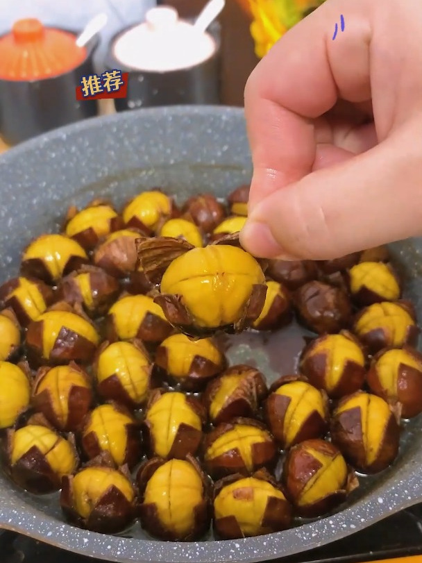 又到了吃糖炒栗子季节,用这个板栗开口器,自己做方便省事不废手