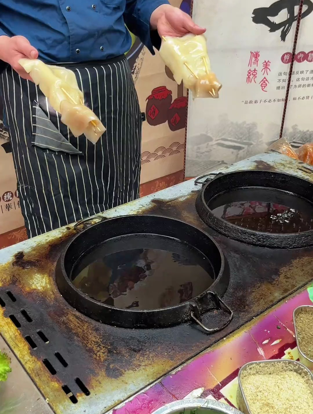 铁板鱿鱼,用大铁板一压,刷上秘制酱料,味美鲜香,小时候的味道