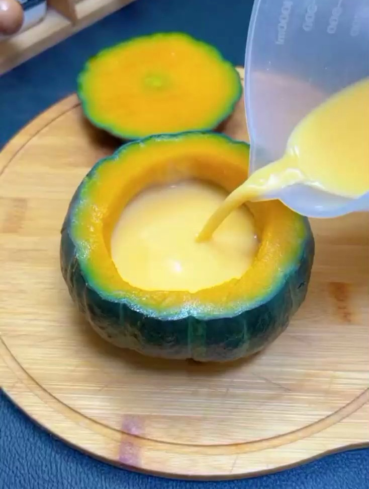 早餐既要快速又要营养,这个贝贝南瓜蒸鸡蛋是很不错的选择美食教