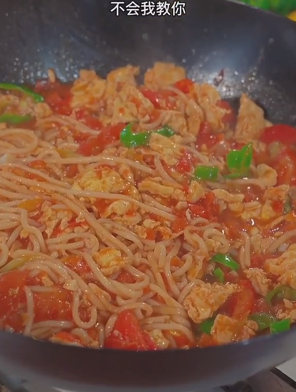 西红柿鸡蛋炒面的做法