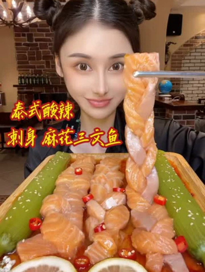 柠檬刺身搭配三文鱼和绿瓜,这样的吃法你们喜欢嘛?