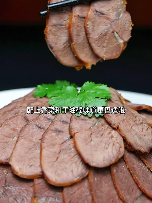 今天把卤菜五香牛肉的做法毫无保留的分享给大家,满满的干货