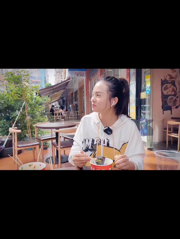 藤县奶茶街,黑色经典的臭豆腐,你们尝过没有