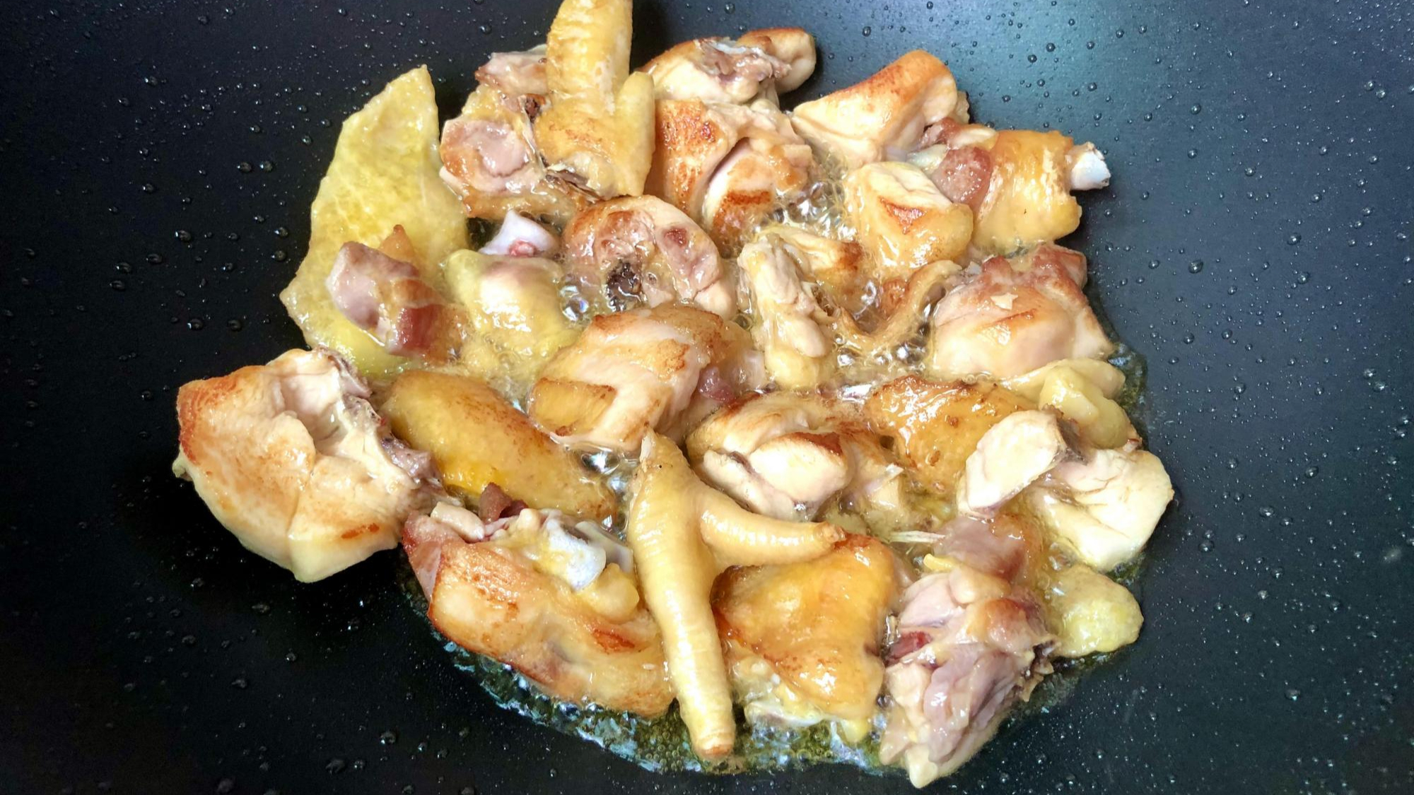 菜脯炒鸡肉,广东特色家常菜,鸡肉滑嫩不柴又下酒