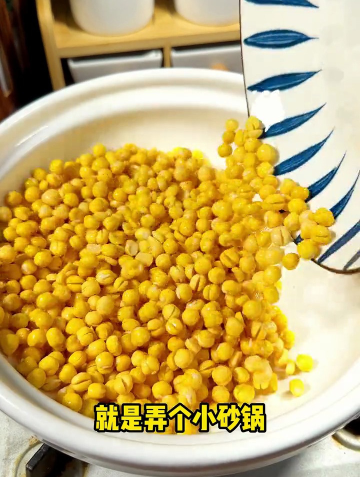 老北京传统小吃豌豆黄,做法简单入口即化,实在太香了!