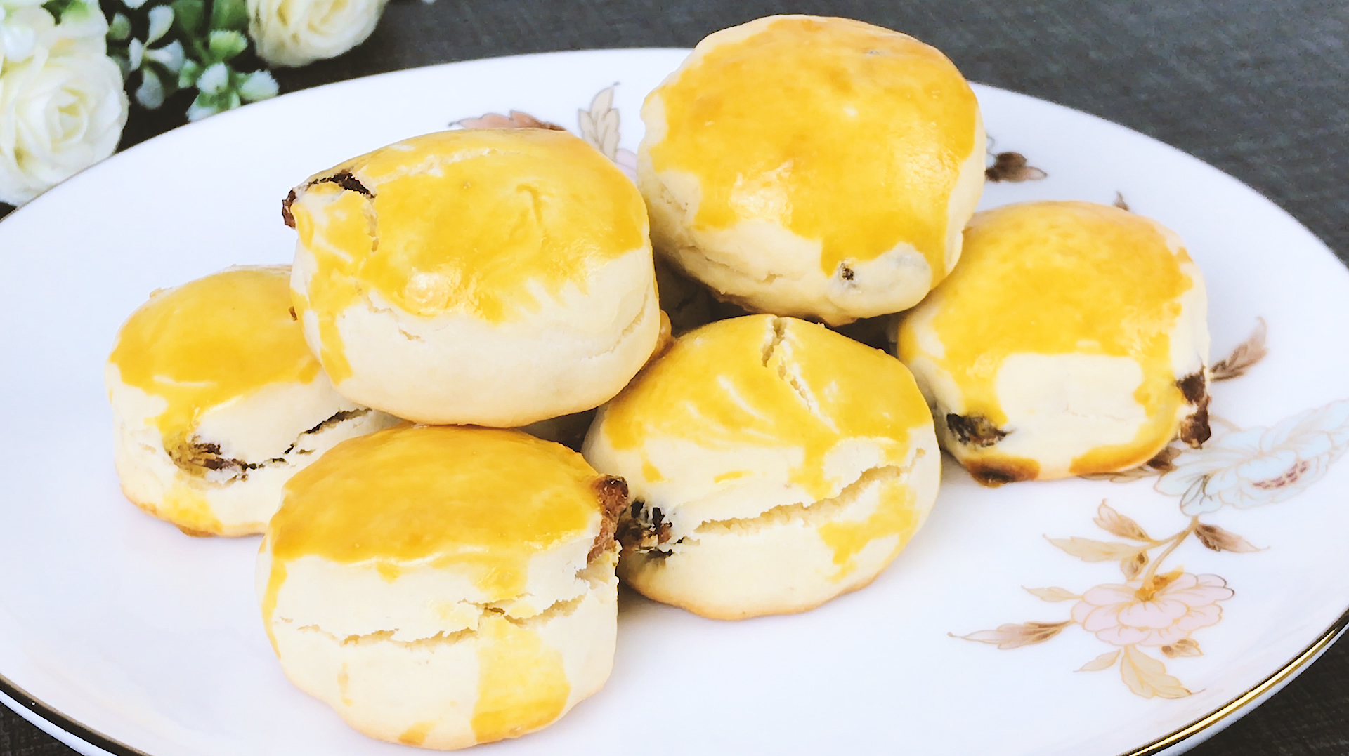 面食这样做好吃,一揉一压,捏好就烤,外酥里软,比蛋黄酥还香