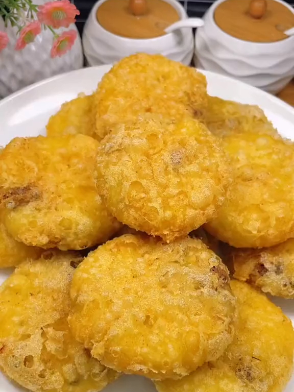今天分享一道黄米面起泡油炸糕,酥酥脆脆,特别好吃