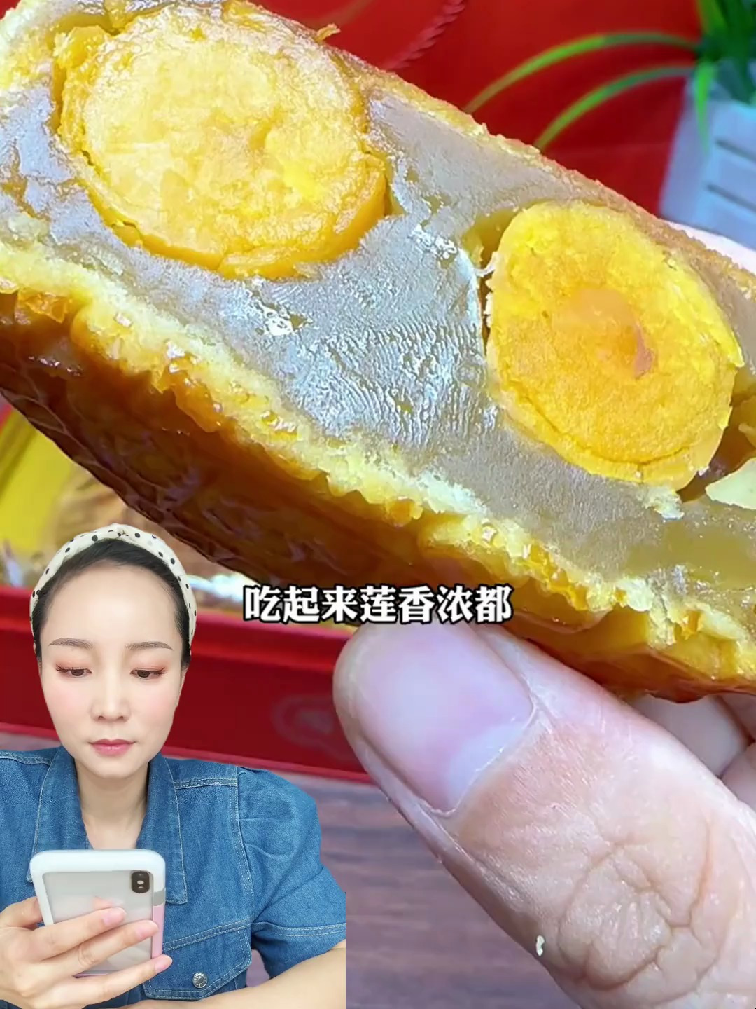 爆火的双黄白莲蓉月饼究竟味道如何?今天测它!