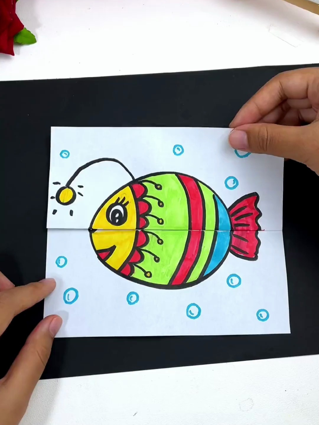 一起来画好玩的海洋生物折叠画吧!