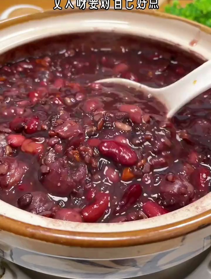 女人呐要对自己好点,早餐要常喝这个女神杂粮粥,营养好喝又健康