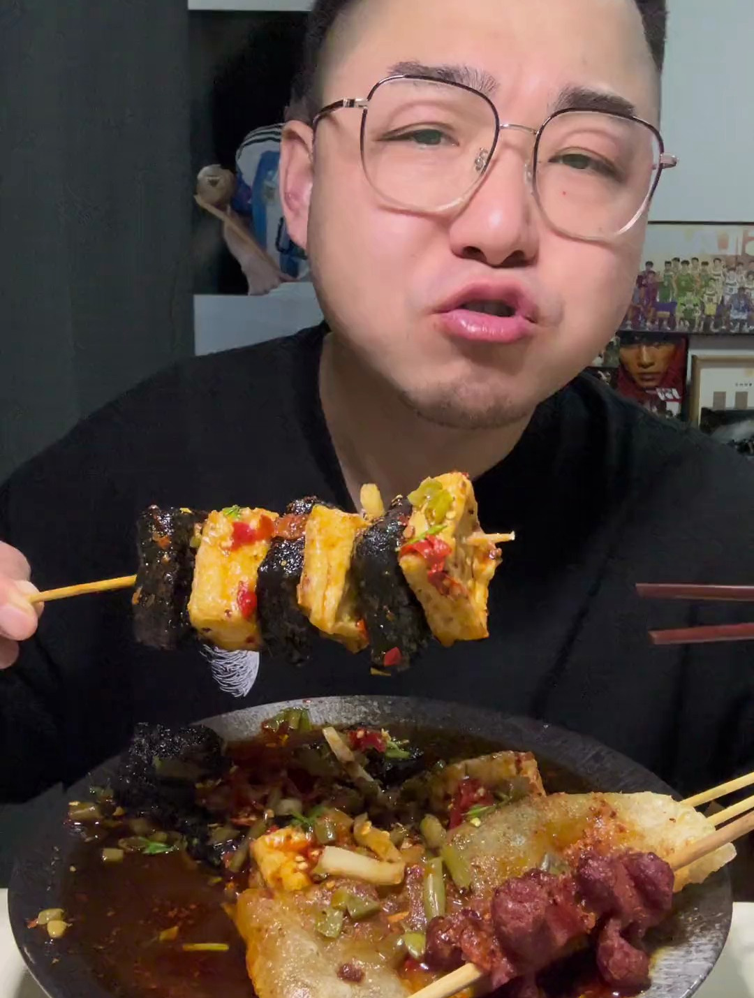 黑白臭豆腐,牛筋面凉皮,炸肉肠,烤苕皮 亚洲醋王