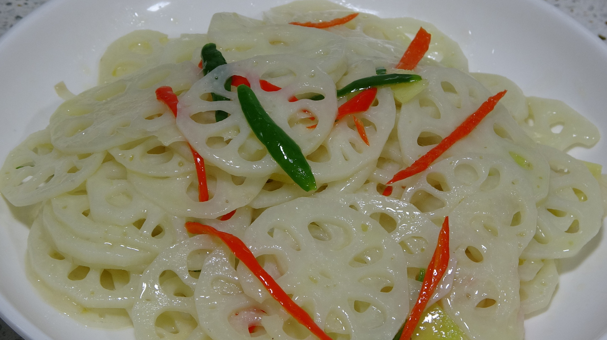 “清炒藕片”最好吃的做法,清脆爽口,我家一周吃三次,太好吃了