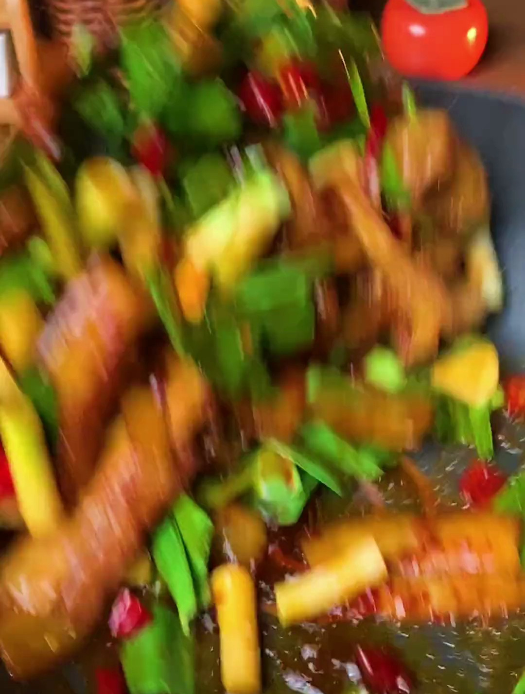 以后想吃回锅肉,再也不用去四川了,今天10秒教会你做蒜苗回锅肉