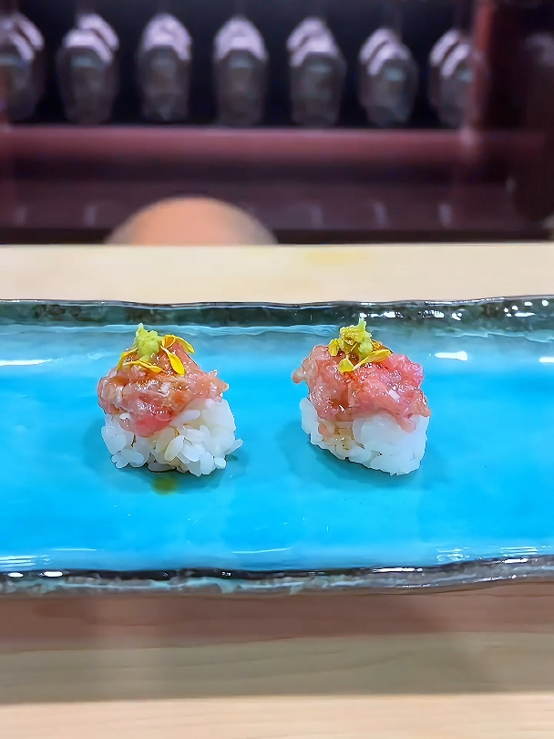 日本料理初体验:制作葱花吞拿鱼手握寿司的全过程