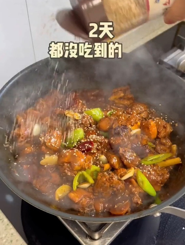 打了两天电话都没吃到的淄博芝麻炒鸡!炸饼配炒鸡yyds!