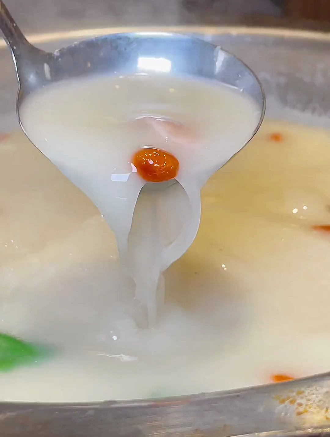 珠海南屏有一家深受街坊芳心的甲鱼猪肚鸡煲店