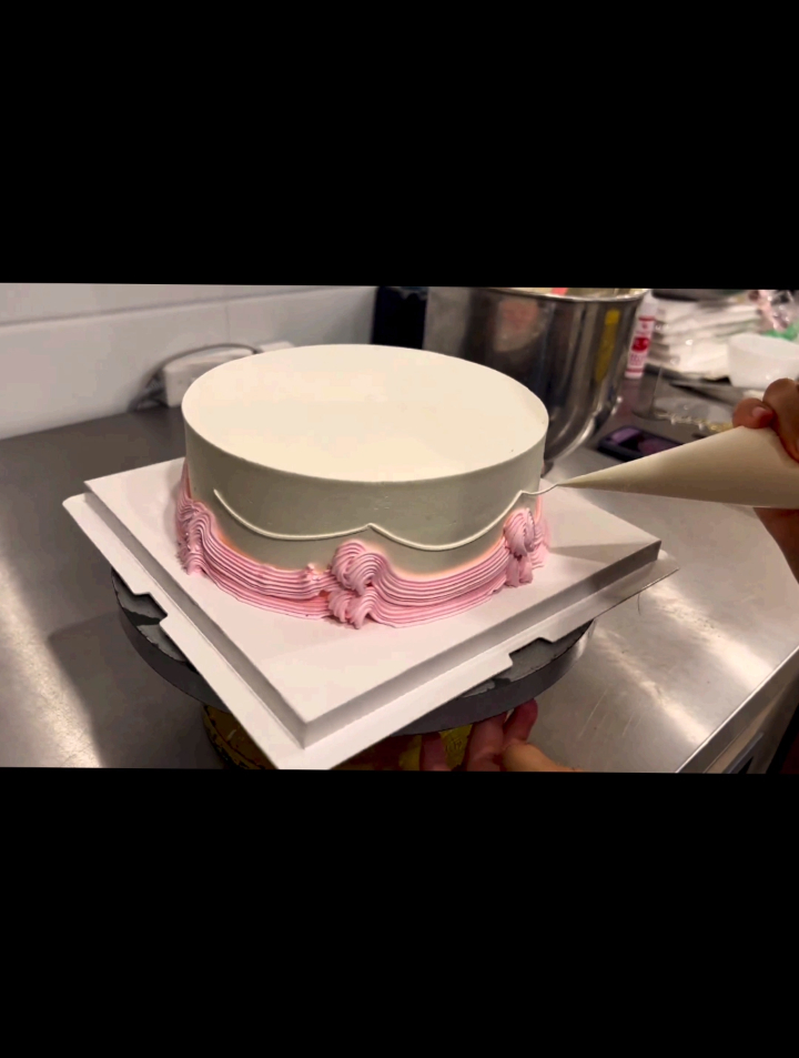 老式蛋糕,10年前最常见的款式,这样的花花蛋糕有谁能不爱呢?