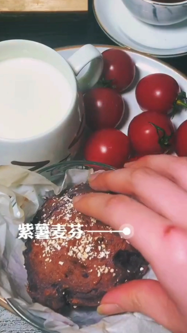 带馅的紫薯麦芬教程来了,做法简单一学就会,热量很低哦