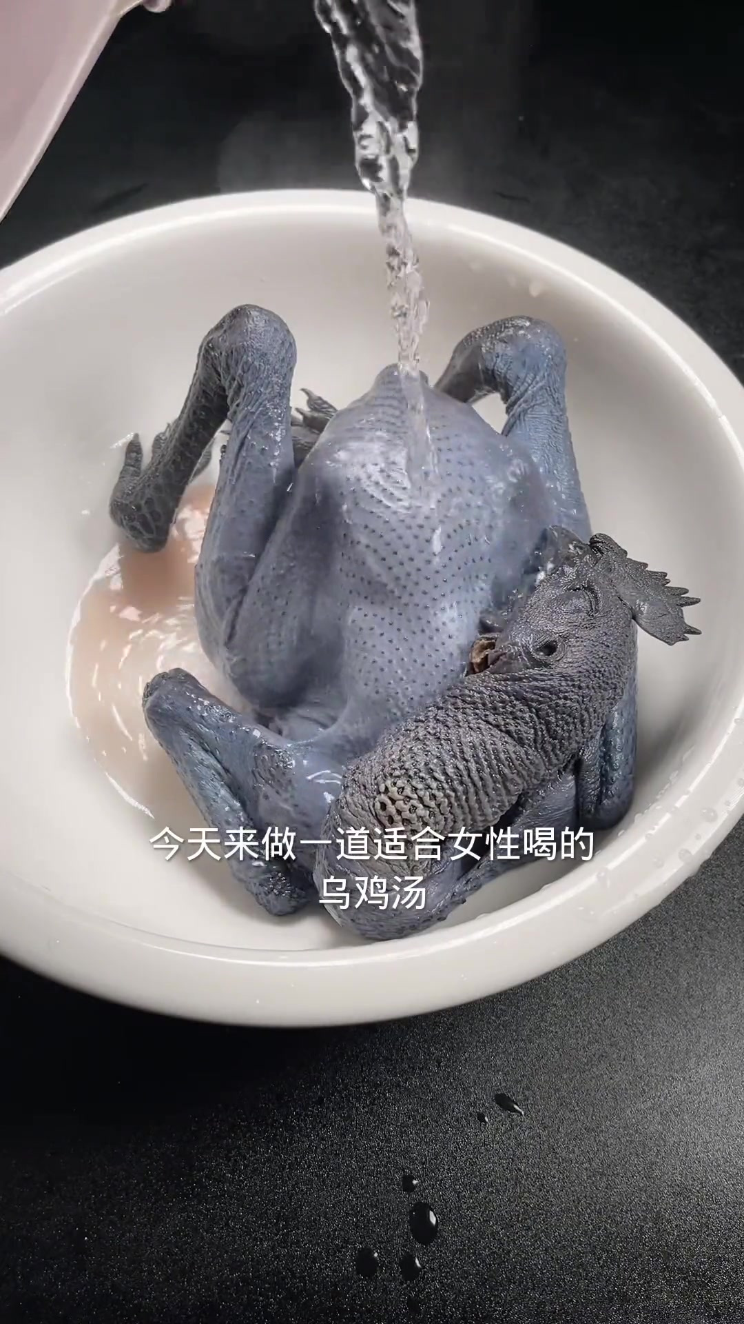 做一道适合女性喝的乌鸡汤,但是你知道乌鸡汤要如何做更好喝吗?